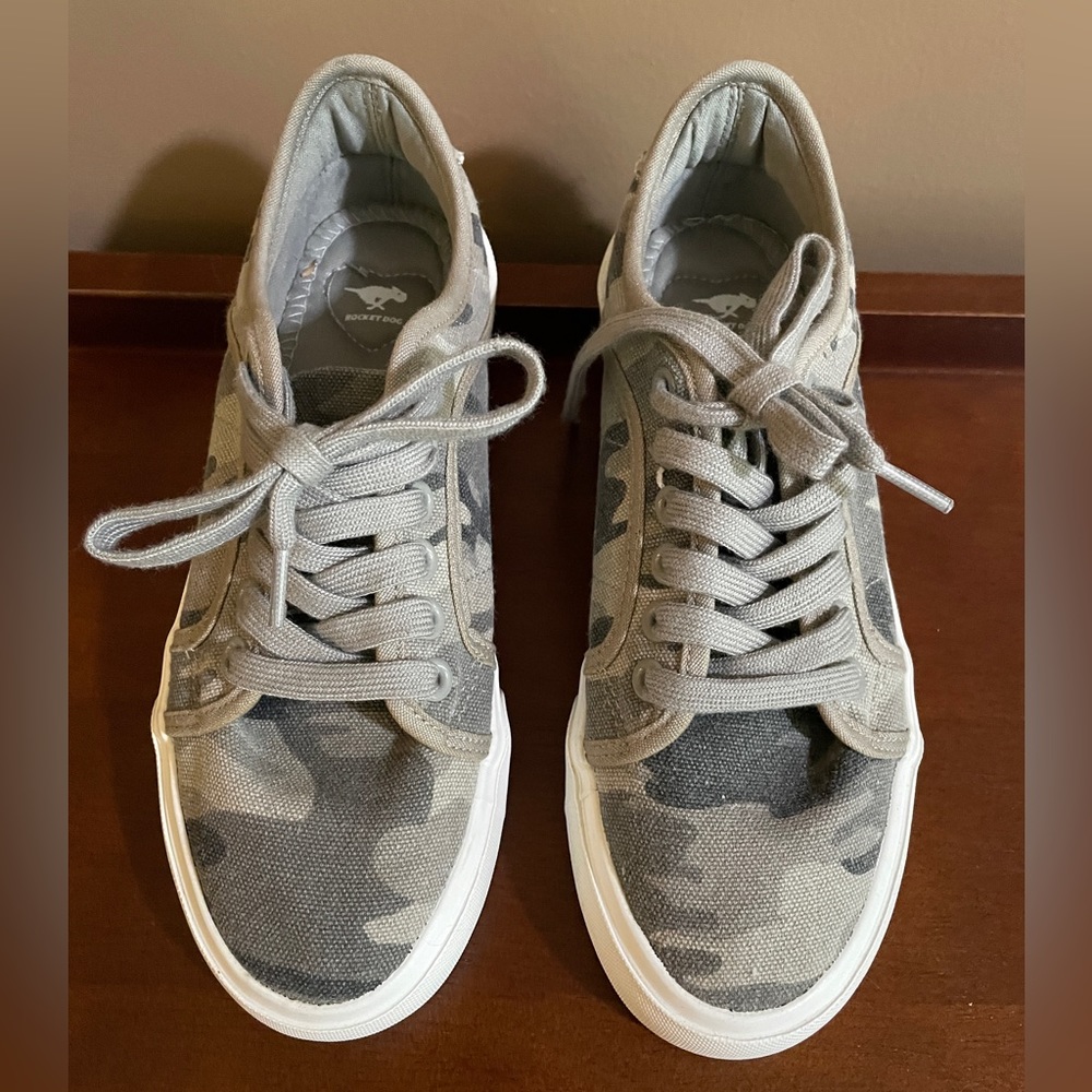 LIKE NEW ROCKET DOG CAMO SHOES